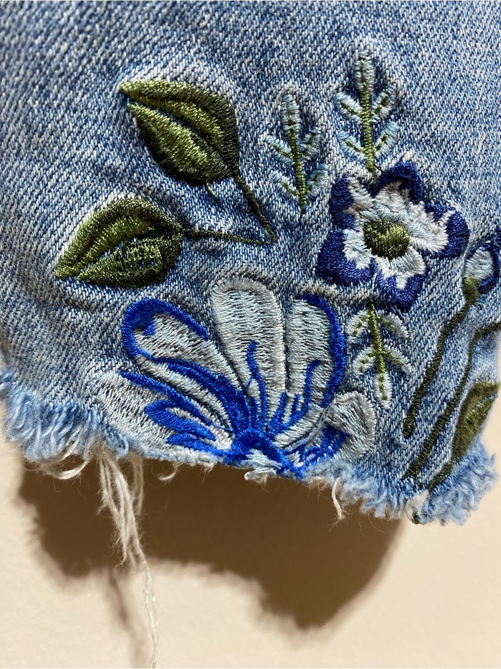 Blank NYC Floral Embroidered Skinny Jeans Boho Beachy Cottage Size 28 - Picture 12 of 15